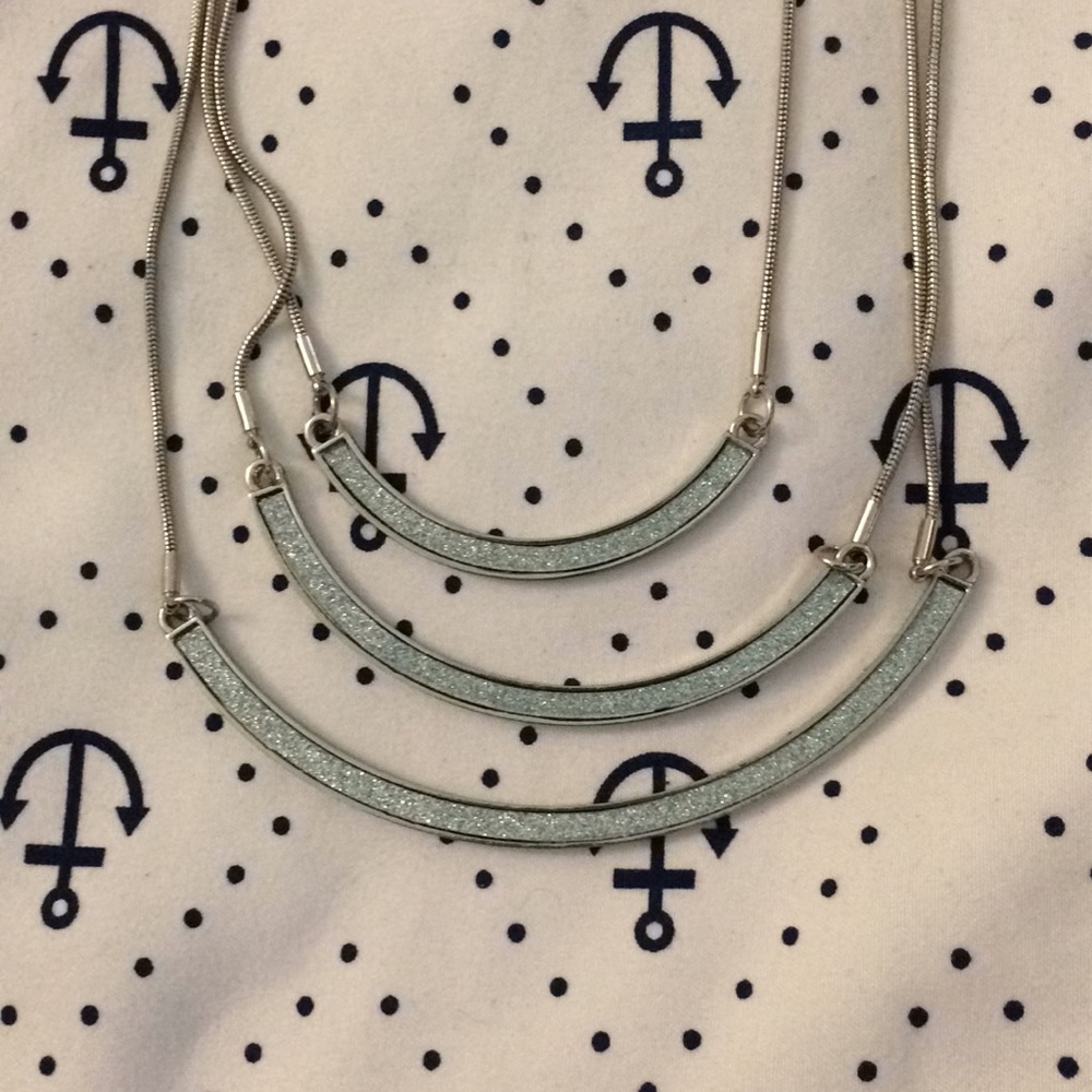 Blue sparkles round bar necklace